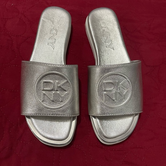 Brand new sandals - Picture 1 of 4